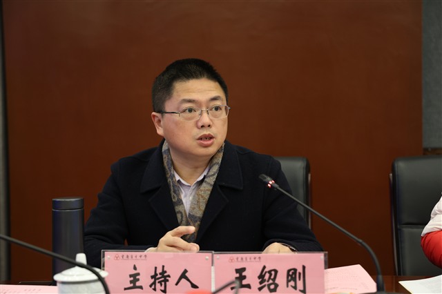 九龙坡教师进修学院科研中心主任王绍刚主持会议_Jc.jpg