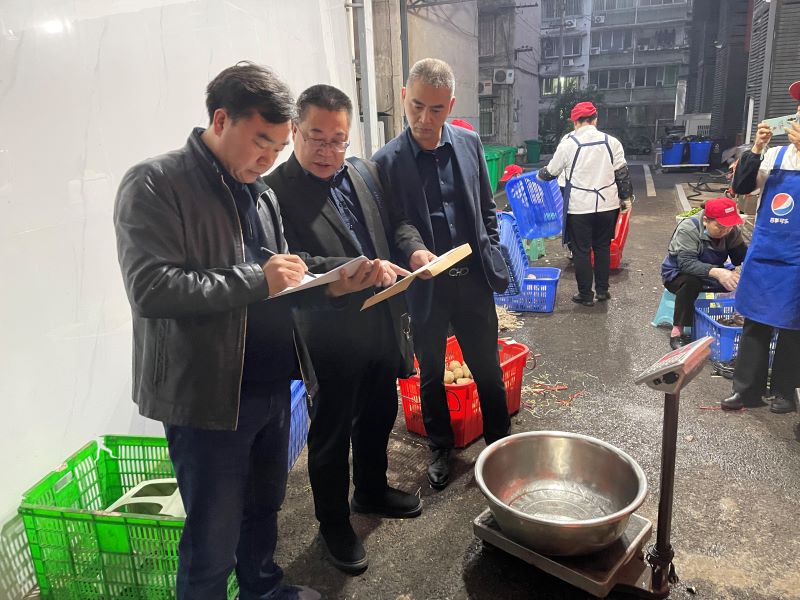 加强精准监督，保障餐食安全.jpg
