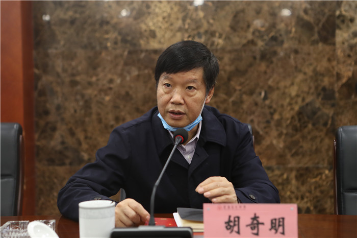 区人大常委会主任胡奇明一行到我校督查开学复课工作